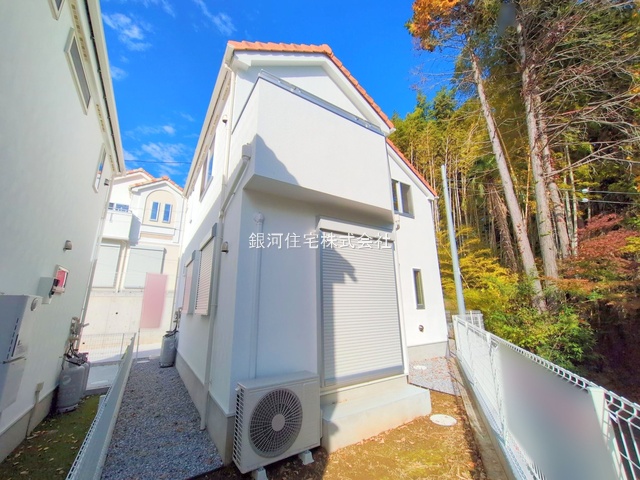 G00385835 東京都町田市野津田町 新築一戸建て 3480万円 土地面積130.38m² (約39.43坪) 建物面積95.58m² (約28.91坪) 間取り３ＬＤＫ 築年月2025年05月(築１年以内)【外観17】