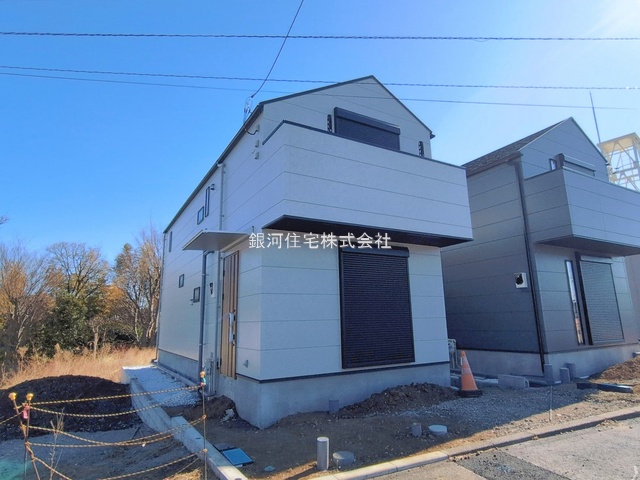 G00385836 神奈川県川崎市麻生区片平３丁目 新築一戸建て 4980万円 土地面積100.03m² (約30.25坪) 建物面積89.42m² (約27.04坪) 間取り３ＬＤＫ 築年月2025年12月(築１年以内)【外観4】