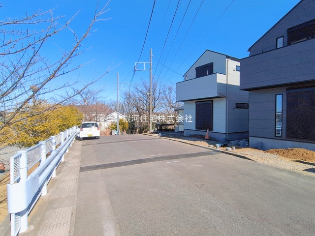 G00385836 神奈川県川崎市麻生区片平３丁目 新築一戸建て 4980万円 土地面積100.03m² (約30.25坪) 建物面積89.42m² (約27.04坪) 間取り３ＬＤＫ 築年月2025年12月(築１年以内)【外観6】