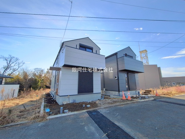 G00385836 神奈川県川崎市麻生区片平３丁目 新築一戸建て 4980万円 土地面積100.03m² (約30.25坪) 建物面積89.42m² (約27.04坪) 間取り３ＬＤＫ 築年月2025年12月(築１年以内)【外観7】