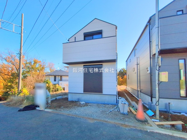 G00385836 神奈川県川崎市麻生区片平３丁目 新築一戸建て 4980万円 土地面積100.03m² (約30.25坪) 建物面積89.42m² (約27.04坪) 間取り３ＬＤＫ 築年月2025年12月(築１年以内)【外観10】