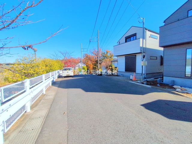 G00385836 神奈川県川崎市麻生区片平３丁目 新築一戸建て 4980万円 土地面積100.03m² (約30.25坪) 建物面積89.42m² (約27.04坪) 間取り３ＬＤＫ 築年月2025年12月(築１年以内)【外観12】