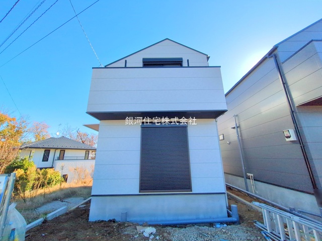 G00385836 神奈川県川崎市麻生区片平３丁目 新築一戸建て 4980万円 土地面積100.03m² (約30.25坪) 建物面積89.42m² (約27.04坪) 間取り３ＬＤＫ 築年月2025年12月(築１年以内)【外観16】