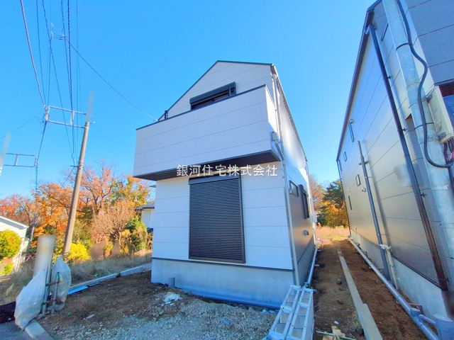 G00385836 神奈川県川崎市麻生区片平３丁目 新築一戸建て 4980万円 土地面積100.03m² (約30.25坪) 建物面積89.42m² (約27.04坪) 間取り３ＬＤＫ 築年月2025年12月(築１年以内)【外観17】