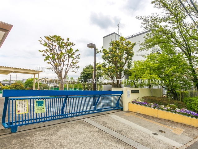 G00385836 神奈川県川崎市麻生区片平３丁目 新築一戸建て 4980万円 土地面積100.03m² (約30.25坪) 建物面積89.42m² (約27.04坪) 間取り３ＬＤＫ 築年月2025年12月(築１年以内)【周辺環境】川崎市立白鳥中学校