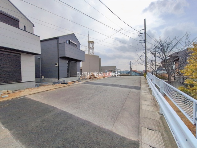 G00385837 神奈川県川崎市麻生区片平３丁目 新築一戸建て 5180万円 土地面積108.53m² (約32.83坪) 建物面積96.67m² (約29.24坪) 間取り３ＬＤＫ 築年月2025年12月(築１年以内)【外観3】