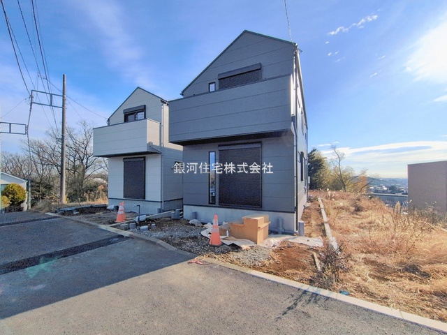 G00385837 神奈川県川崎市麻生区片平３丁目 新築一戸建て 5180万円 土地面積108.53m² (約32.83坪) 建物面積96.67m² (約29.24坪) 間取り３ＬＤＫ 築年月2025年12月(築１年以内)【外観8】
