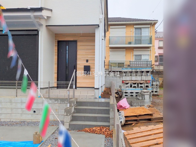 G00385851 千葉県市川市北方町４丁目 新築一戸建て 4999万円 土地面積134.12m² (約40.57坪) 建物面積104.95m² (約31.74坪) 間取り３ＬＤＫ 築年月2025年12月(築１年以内)【外観18】