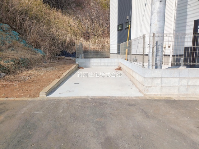 G00385855 東京都八王子市上柚木 新築一戸建て 4890万円 土地面積130.70m² (約39.53坪) 建物面積99.78m² (約30.18坪) 間取り３ＳＬＤＫ 築年月2025年12月(築１年以内)【外観5】