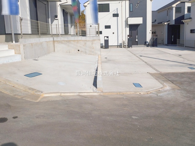 G00385855 東京都八王子市上柚木 新築一戸建て 4890万円 土地面積130.70m² (約39.53坪) 建物面積99.78m² (約30.18坪) 間取り３ＳＬＤＫ 築年月2025年12月(築１年以内)【外観7】