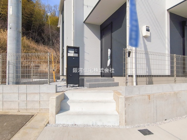 G00385855 東京都八王子市上柚木 新築一戸建て 4890万円 土地面積130.70m² (約39.53坪) 建物面積99.78m² (約30.18坪) 間取り３ＳＬＤＫ 築年月2025年12月(築１年以内)【外観13】