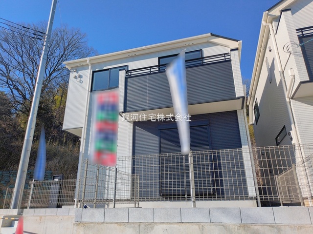 G00385855 東京都八王子市上柚木 新築一戸建て 4890万円 土地面積130.70m² (約39.53坪) 建物面積99.78m² (約30.18坪) 間取り３ＳＬＤＫ 築年月2025年12月(築１年以内)【外観15】