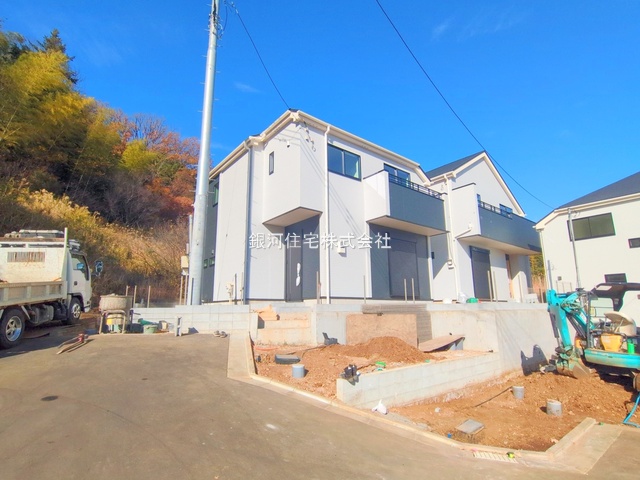 G00385855 東京都八王子市上柚木 新築一戸建て 4890万円 土地面積130.70m² (約39.53坪) 建物面積99.78m² (約30.18坪) 間取り３ＳＬＤＫ 築年月2025年12月(築１年以内)【外観17】