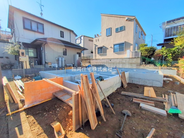 G00385866 神奈川県川崎市宮前区東有馬１丁目 新築一戸建て 5250万円 土地面積97.04m² (約29.35坪) 建物面積77.42m² (約23.41坪) 間取り３ＬＤＫ 築年月2026年05月【外観14】