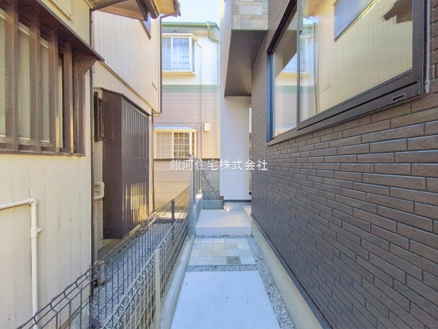 G00385868 埼玉県志木市柏町２丁目 新築一戸建て 4399万円 土地面積106.46m² (約32.20坪) 建物面積95.63m² (約28.92坪) 間取り３ＬＤＫ 築年月2025年12月(築１年以内)【外観4】