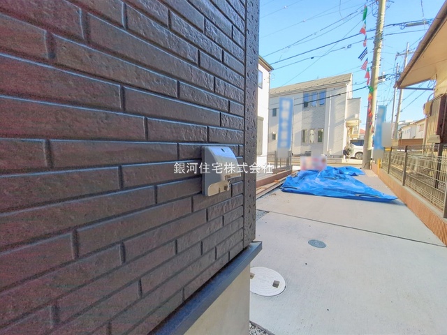 G00385868 埼玉県志木市柏町２丁目 新築一戸建て 4399万円 土地面積106.46m² (約32.20坪) 建物面積95.63m² (約28.92坪) 間取り３ＬＤＫ 築年月2025年12月(築１年以内)【外観6】