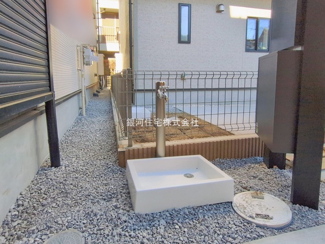 G00385868 埼玉県志木市柏町２丁目 新築一戸建て 4399万円 土地面積106.46m² (約32.20坪) 建物面積95.63m² (約28.92坪) 間取り３ＬＤＫ 築年月2025年12月(築１年以内)【外観8】