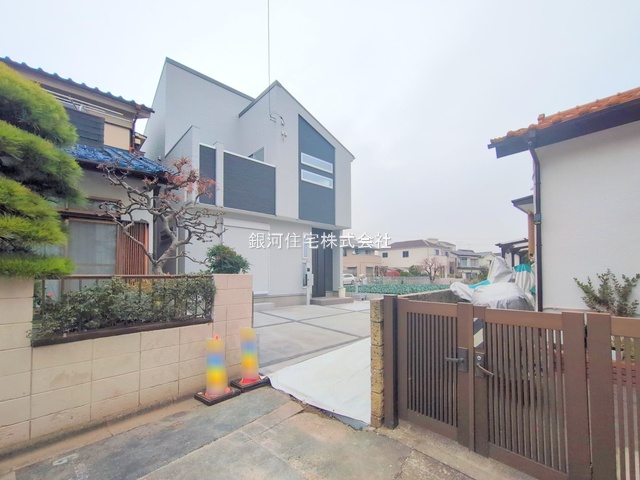 G00385872 埼玉県富士見市関沢３丁目 新築一戸建て 4280万円 土地面積131.97m² (約39.92坪) 建物面積104.75m² (約31.68坪) 間取り３ＳＬＤＫ 築年月2025年12月(築１年以内)【外観2】