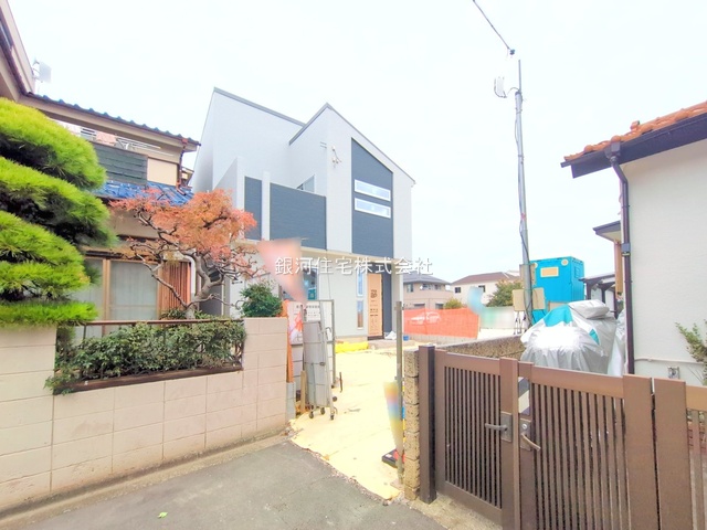 G00385872 埼玉県富士見市関沢３丁目 新築一戸建て 4280万円 土地面積131.97m² (約39.92坪) 建物面積104.75m² (約31.68坪) 間取り３ＳＬＤＫ 築年月2025年12月(築１年以内)【外観5】