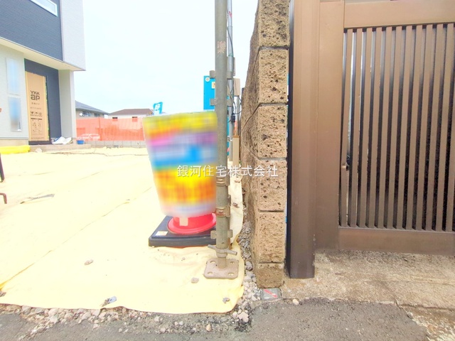 G00385872 埼玉県富士見市関沢３丁目 新築一戸建て 4280万円 土地面積131.97m² (約39.92坪) 建物面積104.75m² (約31.68坪) 間取り３ＳＬＤＫ 築年月2025年12月(築１年以内)【外観8】