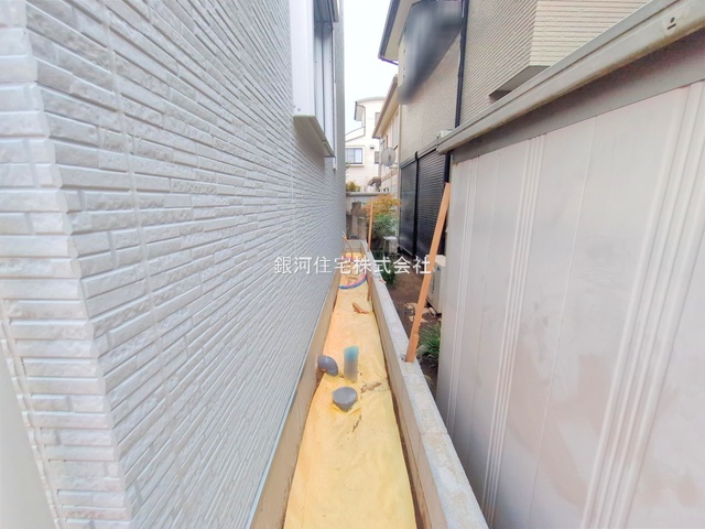 G00385872 埼玉県富士見市関沢３丁目 新築一戸建て 4280万円 土地面積131.97m² (約39.92坪) 建物面積104.75m² (約31.68坪) 間取り３ＳＬＤＫ 築年月2025年12月(築１年以内)【外観15】