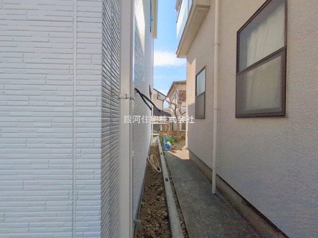 G00385951 神奈川県横浜市金沢区釜利谷東３丁目 新築一戸建て 5490万円 土地面積145.17m² (約43.91坪) 建物面積109.30m² (約33.06坪) 間取り４ＬＤＫ 築年月2026年02月【外観5】