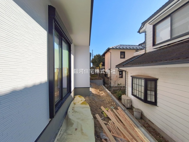 G00385951 神奈川県横浜市金沢区釜利谷東３丁目 新築一戸建て 5490万円 土地面積145.17m² (約43.91坪) 建物面積109.30m² (約33.06坪) 間取り４ＬＤＫ 築年月2026年02月【外観6】