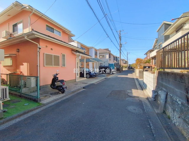 G00385951 神奈川県横浜市金沢区釜利谷東３丁目 新築一戸建て 5490万円 土地面積145.17m² (約43.91坪) 建物面積109.30m² (約33.06坪) 間取り４ＬＤＫ 築年月2026年02月【外観8】