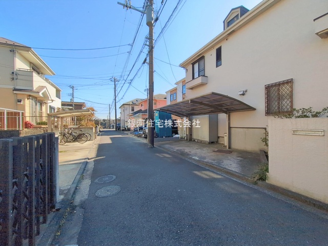 G00385951 神奈川県横浜市金沢区釜利谷東３丁目 新築一戸建て 5490万円 土地面積145.17m² (約43.91坪) 建物面積109.30m² (約33.06坪) 間取り４ＬＤＫ 築年月2026年02月【外観9】