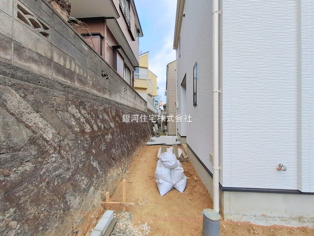 G00385952 神奈川県横浜市港南区笹下７丁目 新築一戸建て 5990万円 土地面積150.72m² (約45.59坪) 建物面積109.30m² (約33.06坪) 間取り４ＬＤＫ 築年月2026年02月【外観7】