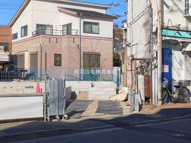 G00385958 神奈川県横浜市鶴見区馬場１丁目 新築一戸建て 4680万円 土地面積87.05m² (約26.33坪) 建物面積88.70m² (約26.83坪) 間取り３ＬＤＫ 築年月2026年05月【外観8】