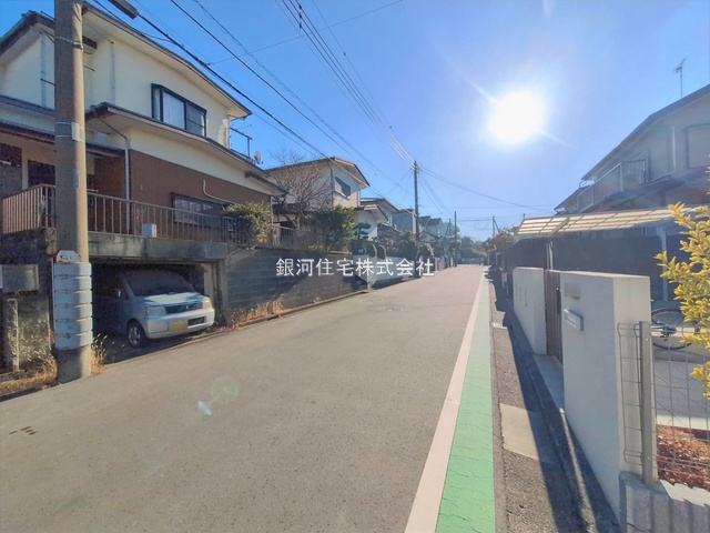 G00386026 神奈川県横浜市戸塚区南舞岡４丁目 新築一戸建て 4790万円 土地面積104.51m² (約31.61坪) 建物面積83.42m² (約25.23坪) 間取り３ＬＤＫ 築年月2025年12月(築１年以内)【外観5】