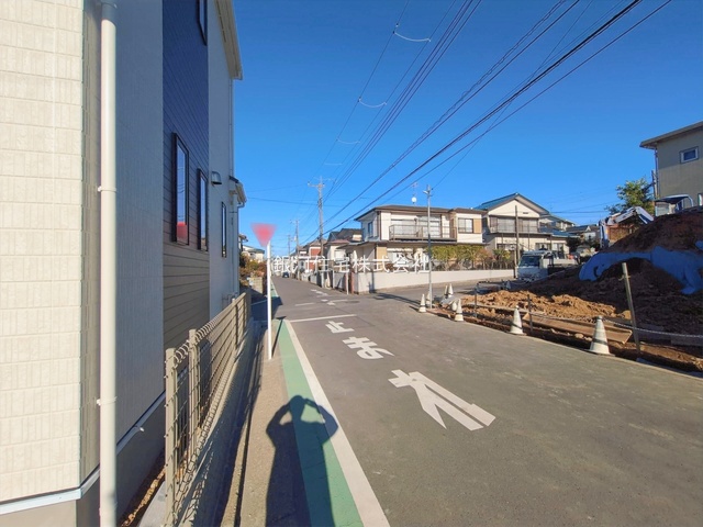 G00386026 神奈川県横浜市戸塚区南舞岡４丁目 新築一戸建て 4790万円 土地面積104.51m² (約31.61坪) 建物面積83.42m² (約25.23坪) 間取り３ＬＤＫ 築年月2025年12月(築１年以内)【外観6】