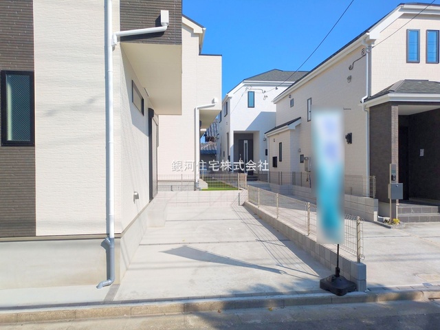 G00386045 東京都葛飾区東水元５丁目 新築一戸建て 4790万円 土地面積93.65m² (約28.32坪) 建物面積94.81m² (約28.68坪) 間取り４ＬＤＫ 築年月2025年10月(築１年以内)【外観4】