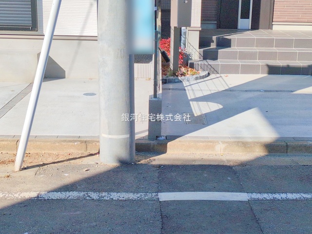 G00386049 東京都葛飾区東水元５丁目 新築一戸建て 4990万円 土地面積95.39m² (約28.85坪) 建物面積90.04m² (約27.23坪) 間取り４ＬＤＫ 築年月2025年10月(築１年以内)【外観12】