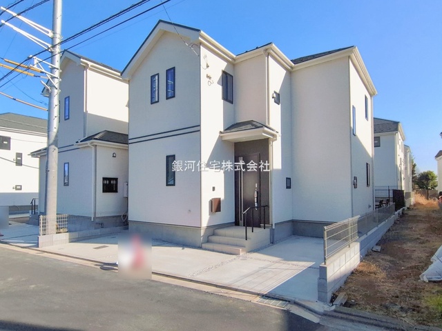 G00386059 埼玉県新座市石神４丁目 新築一戸建て 3990万円 土地面積100.05m² (約30.26坪) 建物面積86.94m² (約26.29坪) 間取り４ＬＤＫ 築年月2026年02月【外観2】