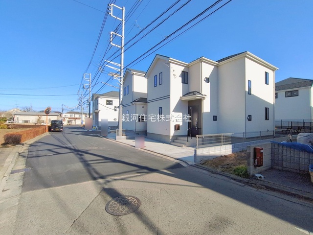 G00386059 埼玉県新座市石神４丁目 新築一戸建て 3990万円 土地面積100.05m² (約30.26坪) 建物面積86.94m² (約26.29坪) 間取り４ＬＤＫ 築年月2026年02月【外観3】