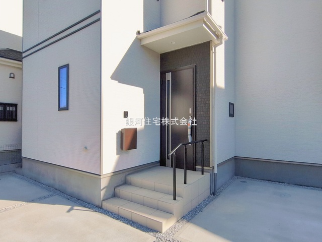 G00386059 埼玉県新座市石神４丁目 新築一戸建て 3990万円 土地面積100.05m² (約30.26坪) 建物面積86.94m² (約26.29坪) 間取り４ＬＤＫ 築年月2026年02月【外観4】