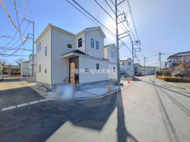 G00386059 埼玉県新座市石神４丁目 新築一戸建て 3990万円 土地面積100.05m² (約30.26坪) 建物面積86.94m² (約26.29坪) 間取り４ＬＤＫ 築年月2026年02月【外観8】