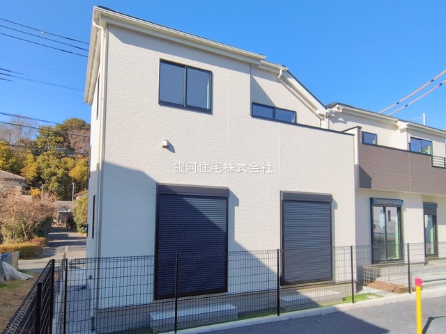 G00386059 埼玉県新座市石神４丁目 新築一戸建て 3990万円 土地面積100.05m² (約30.26坪) 建物面積86.94m² (約26.29坪) 間取り４ＬＤＫ 築年月2026年02月【外観9】