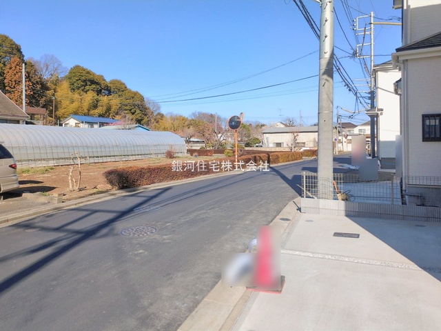 G00386059 埼玉県新座市石神４丁目 新築一戸建て 3990万円 土地面積100.05m² (約30.26坪) 建物面積86.94m² (約26.29坪) 間取り４ＬＤＫ 築年月2026年02月【外観11】