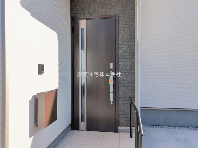 G00386059 埼玉県新座市石神４丁目 新築一戸建て 3990万円 土地面積100.05m² (約30.26坪) 建物面積86.94m² (約26.29坪) 間取り４ＬＤＫ 築年月2026年02月【外観13】