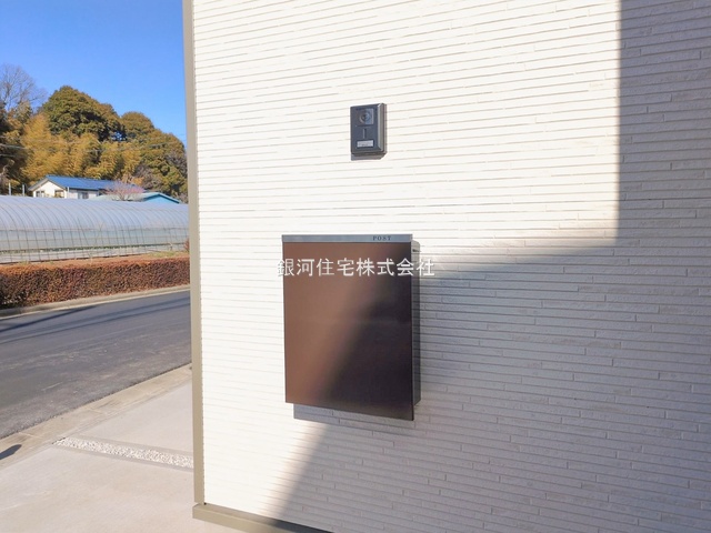 G00386059 埼玉県新座市石神４丁目 新築一戸建て 3990万円 土地面積100.05m² (約30.26坪) 建物面積86.94m² (約26.29坪) 間取り４ＬＤＫ 築年月2026年02月【外観14】