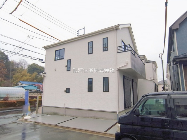 G00386060 埼玉県新座市石神４丁目 新築一戸建て 4090万円 土地面積100.04m² (約30.26坪) 建物面積88.39m² (約26.73坪) 間取り４ＬＤＫ 築年月2026年02月【外観2】