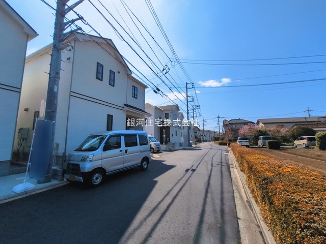 G00386060 埼玉県新座市石神４丁目 新築一戸建て 3550万円 土地面積100.04m² (約30.26坪) 建物面積88.39m² (約26.73坪) 間取り４ＬＤＫ 築年月2026年02月(築１年以内)【外観18】