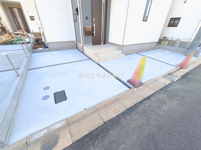 G00386061 埼玉県新座市石神４丁目 新築一戸建て 3890万円 土地面積100.04m² (約30.26坪) 建物面積87.77m² (約26.55坪) 間取り４ＬＤＫ 築年月2026年02月【外観6】