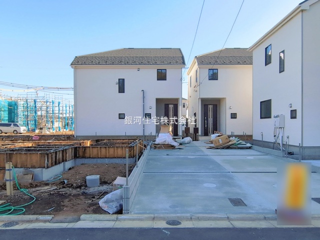 G00386063 埼玉県新座市石神４丁目 新築一戸建て 3390万円 土地面積100.07m² (約30.27坪) 建物面積86.11m² (約26.04坪) 間取り４ＬＤＫ 築年月2026年02月【外観2】