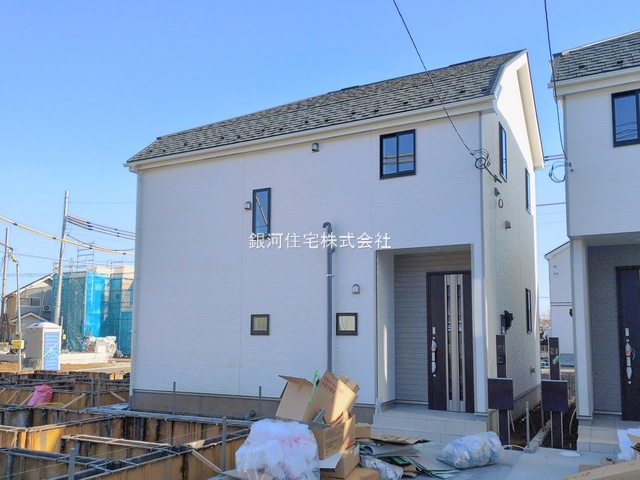G00386063 埼玉県新座市石神４丁目 新築一戸建て 3390万円 土地面積100.07m² (約30.27坪) 建物面積86.11m² (約26.04坪) 間取り４ＬＤＫ 築年月2026年02月【外観5】