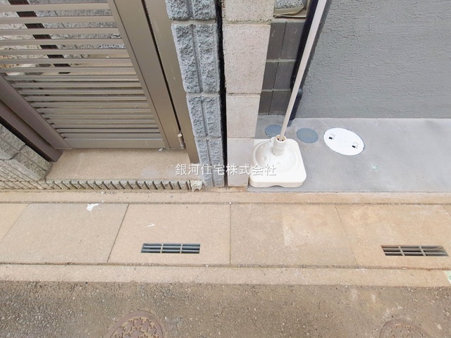 G00386067 埼玉県新座市石神３丁目 新築一戸建て 3880万円 土地面積89.84m² (約27.17坪) 建物面積97.60m² (約29.52坪) 間取り４ＬＤＫ 築年月2025年12月(築１年以内)【外観11】