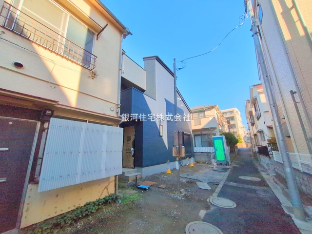 G00386069 東京都大田区上池台３丁目 新築一戸建て 8980万円 土地面積99.59m² (約30.12坪) 建物面積105.57m² (約31.93坪) 間取り３ＳＬＤＫ 築年月2025年12月(築１年以内)【外観6】